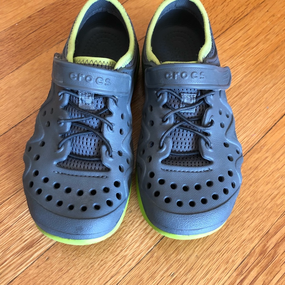Crocs size 2